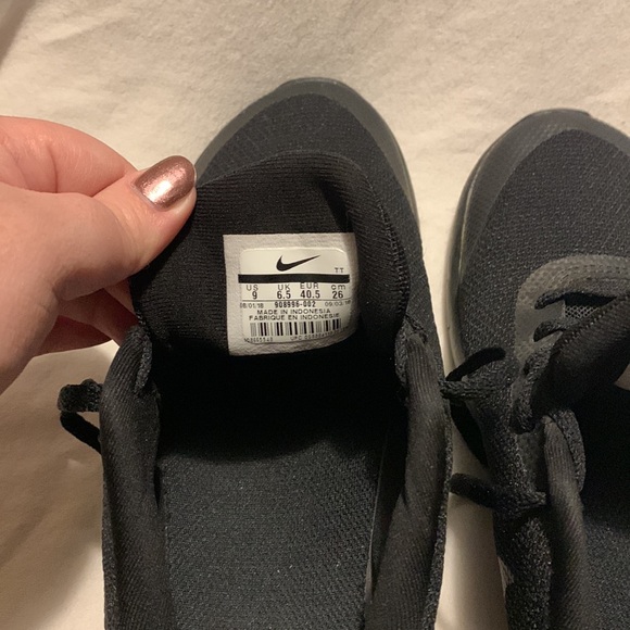 All black NIKE size 9 - Picture 3 of 4